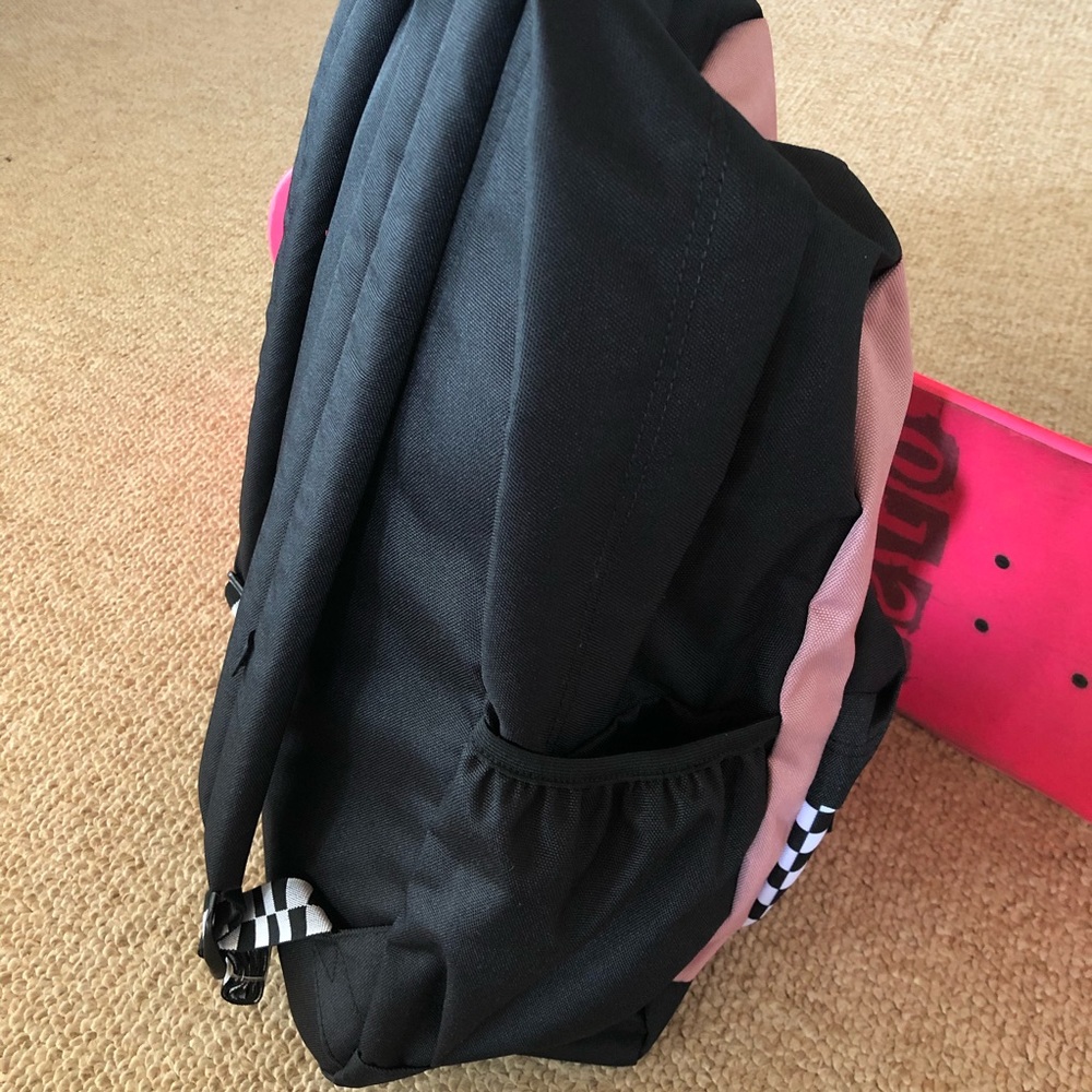 🎉SALE🎉 NWT Unisex Vans “Sporty Realm” backpack. - Picture 6 of 11